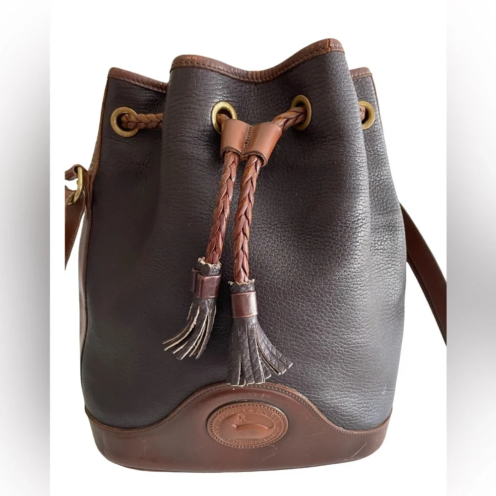 Dooney & Bourke Vintage Brown Leather Bucket Bag w/Tassel Drawstring Crossbody